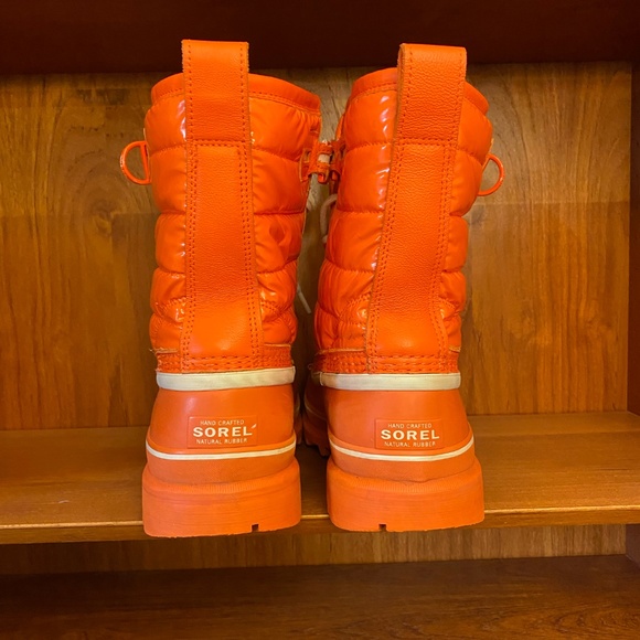 Orange Sorel winter boots size 10 US women's - Picture 6 of 9